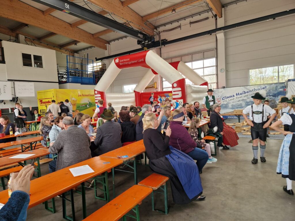 Anschöring sperrt auf - Hüpfburg