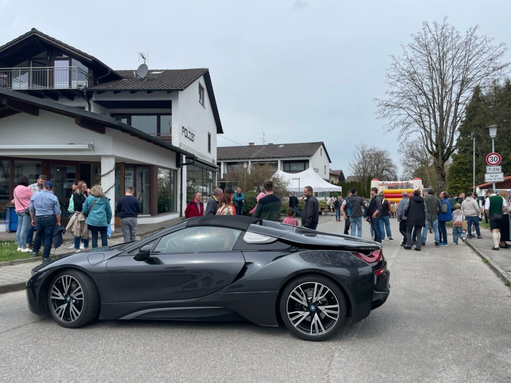 Polzer Einrichtungshaus, Reiter Engineering und Hüpfburg